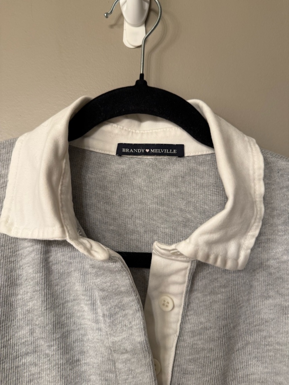 Brandy Melville Collared Long Sleeve Crop Top - Picture 5 of 7